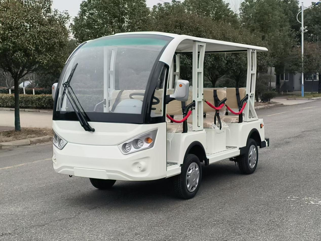 8座四轮电动车